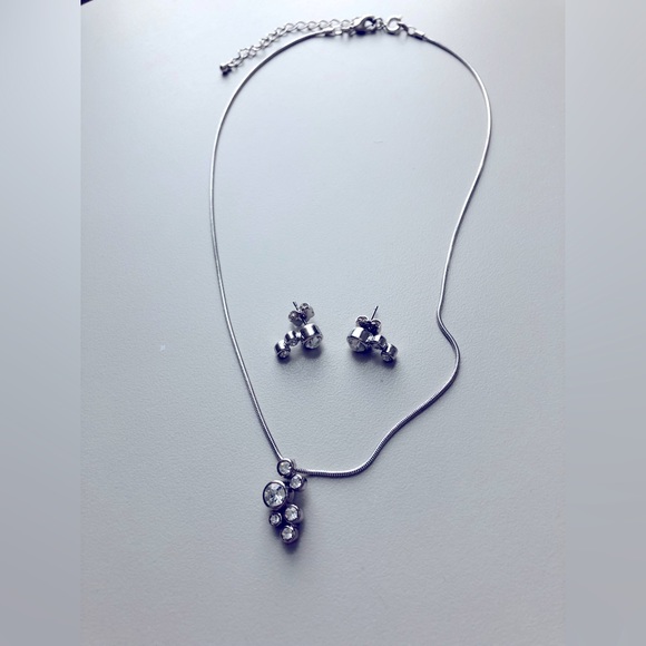 Avon Bezel Set Rhinestone Necklace & Earrings - Picture 3 of 6